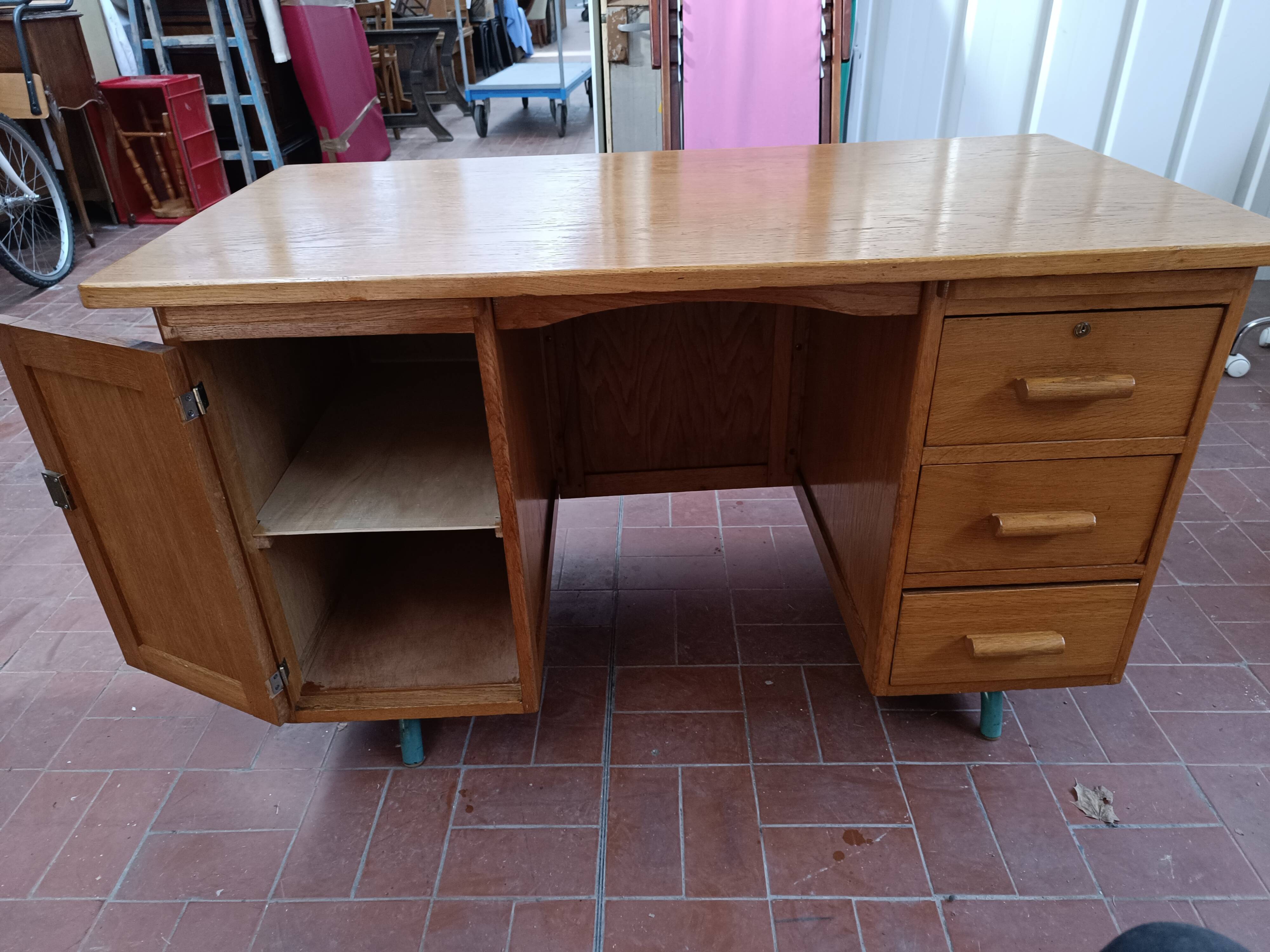 Teachers' desk and its Delagrave chair