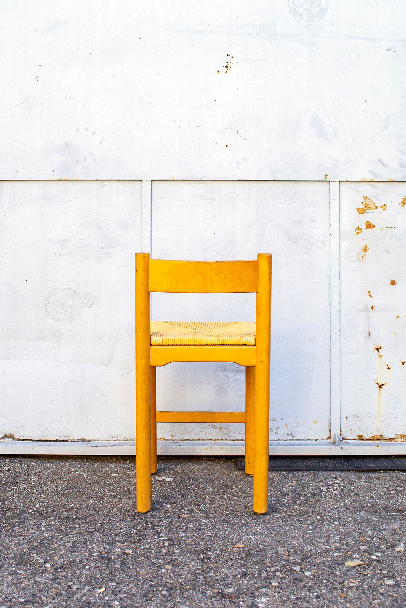 Quatre tabourets en bois et en paille 70s