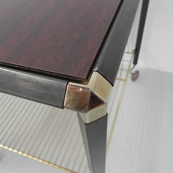 Table basse vintage sur roulettes avec porte-bagages