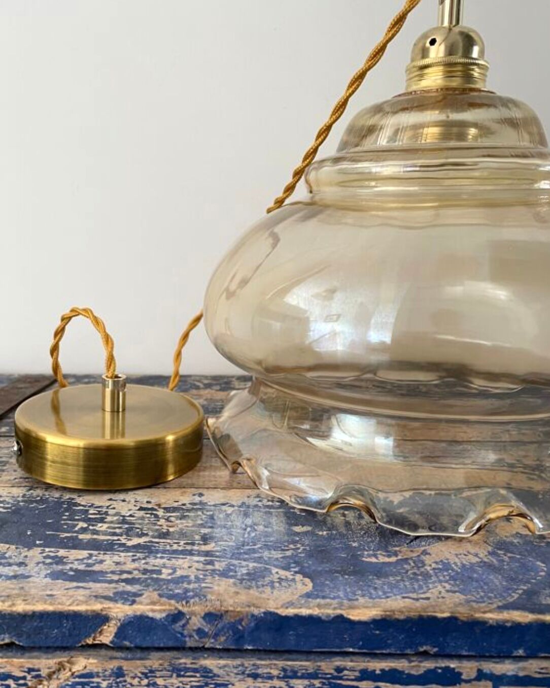 Vintage pendant lamp in electrified golden glass to nine