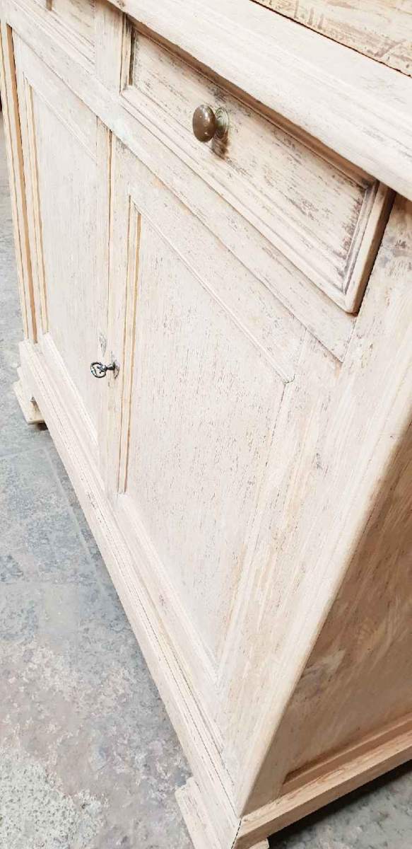 Vintage vaisselier in two bodies