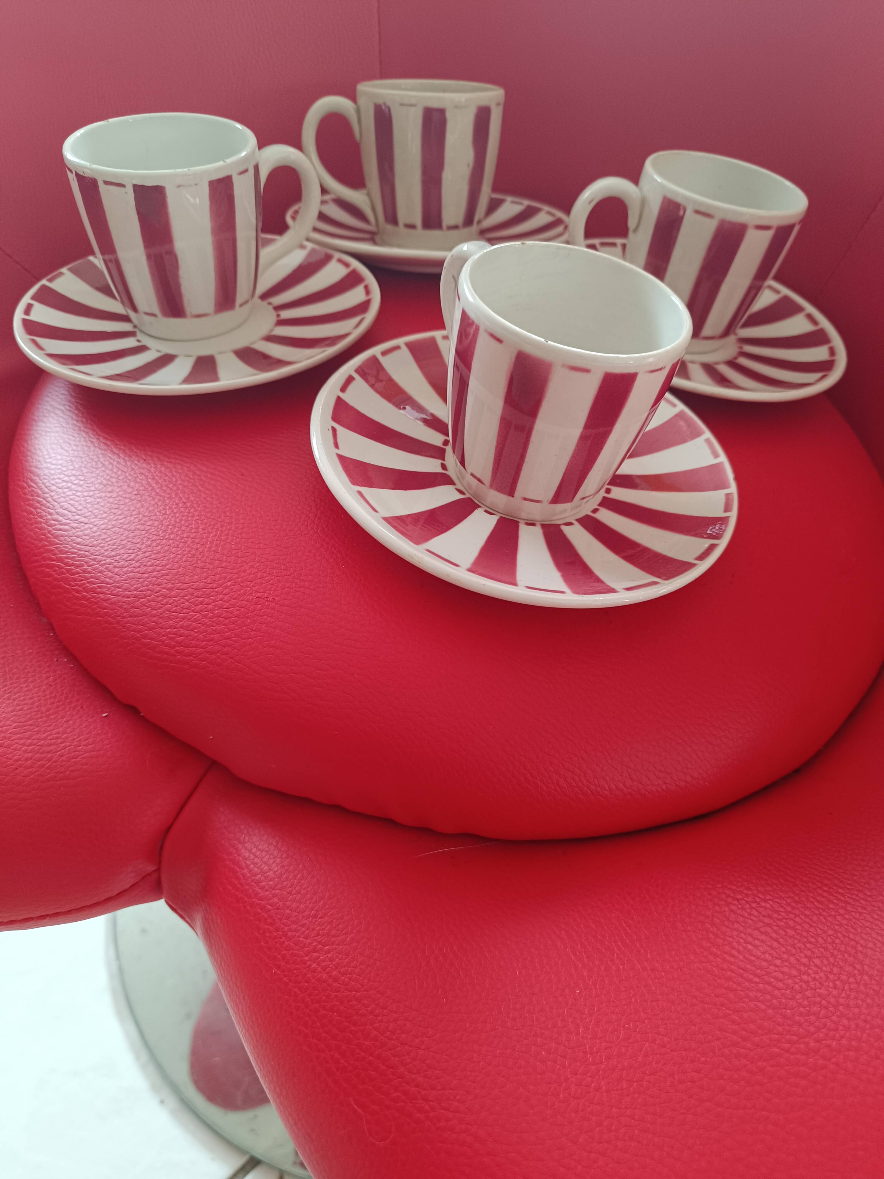 4 coffee cups with saucer. Sarreguemines and Digoin. Kelly model.