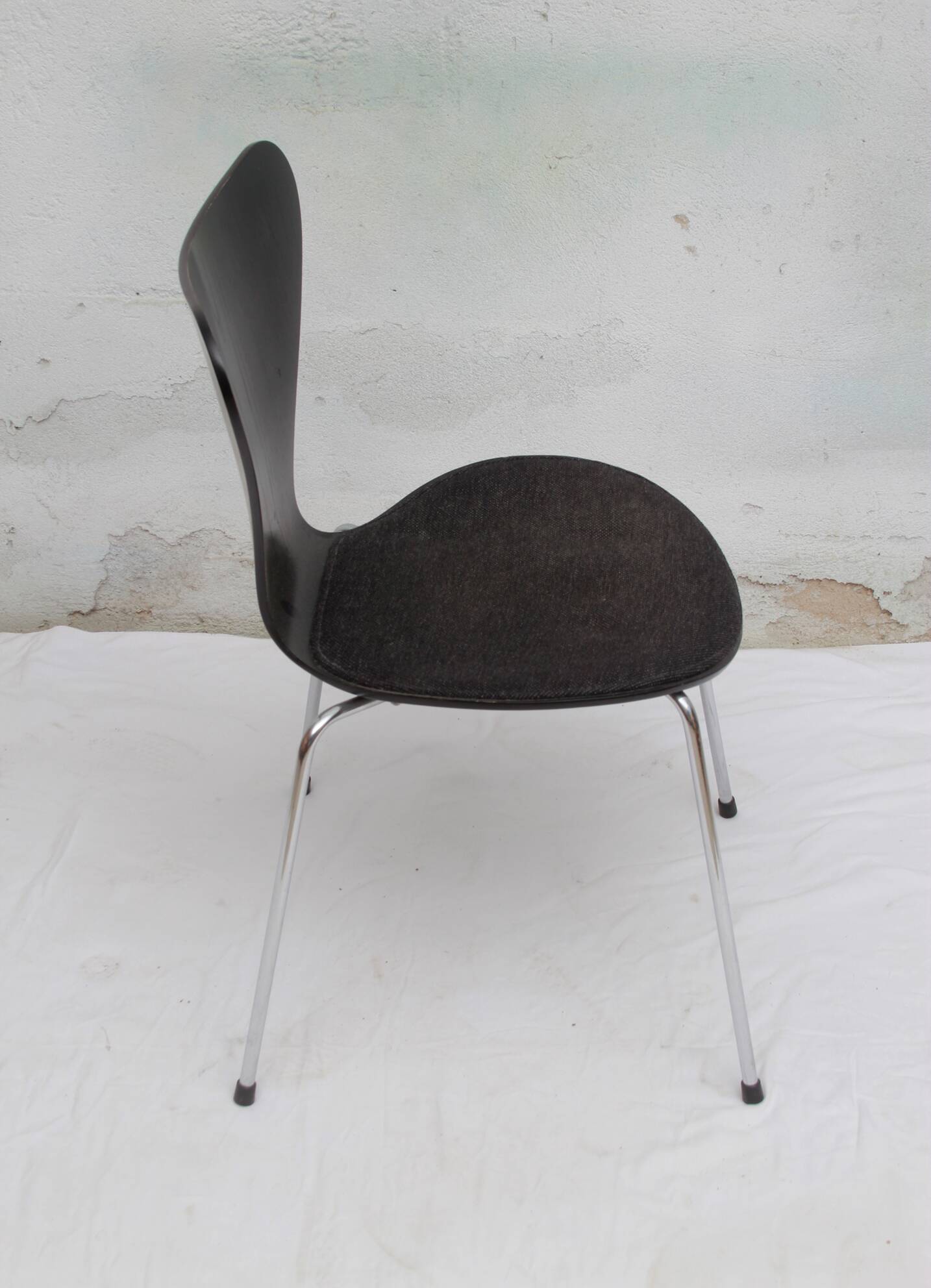 Chair 3107 Arne Jacobsen in black with polstery