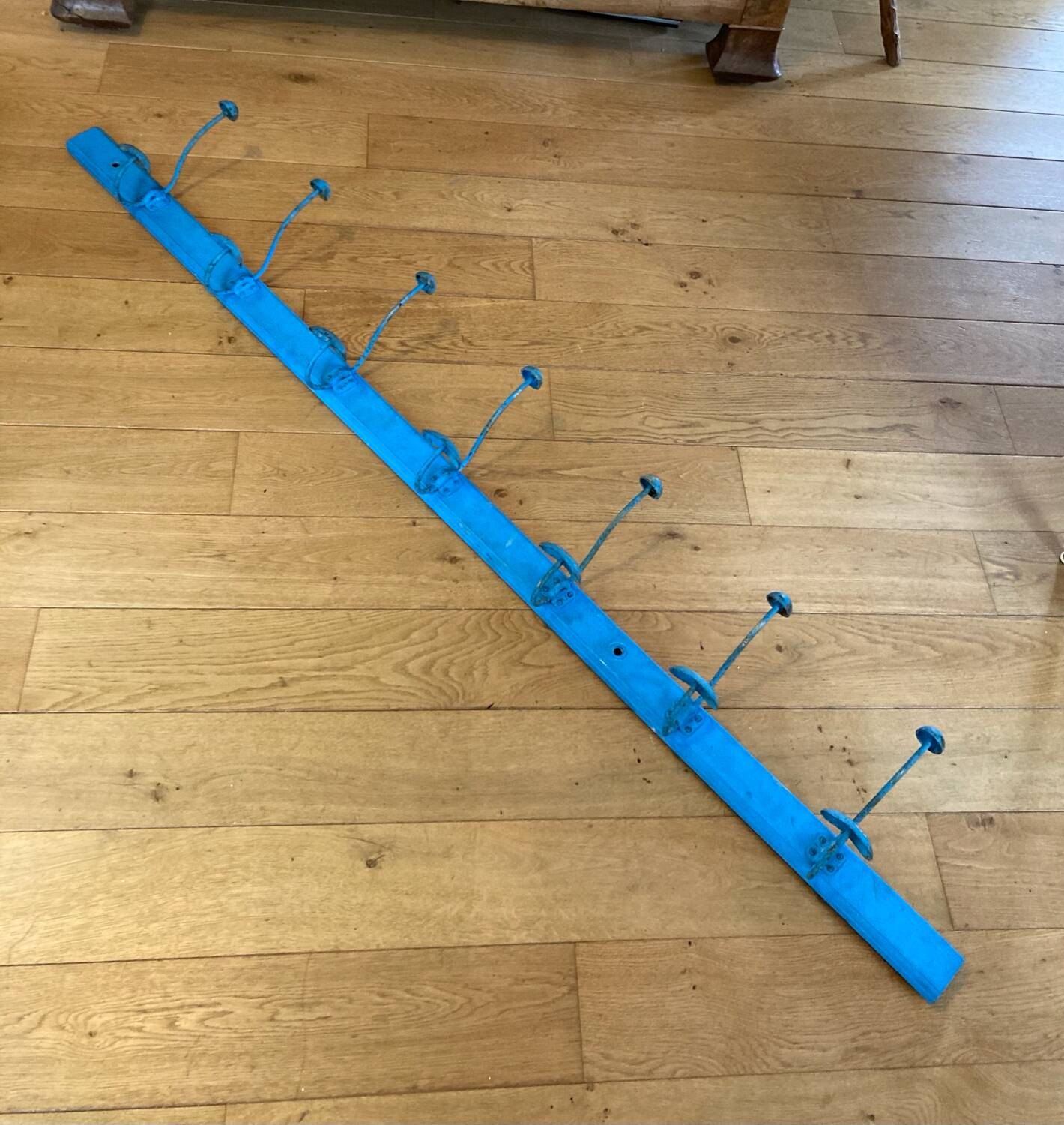 Wall-mounted coat rack with 7 hooks, length 191 cm