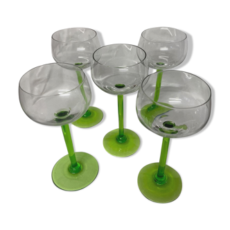 5 white wine glasses