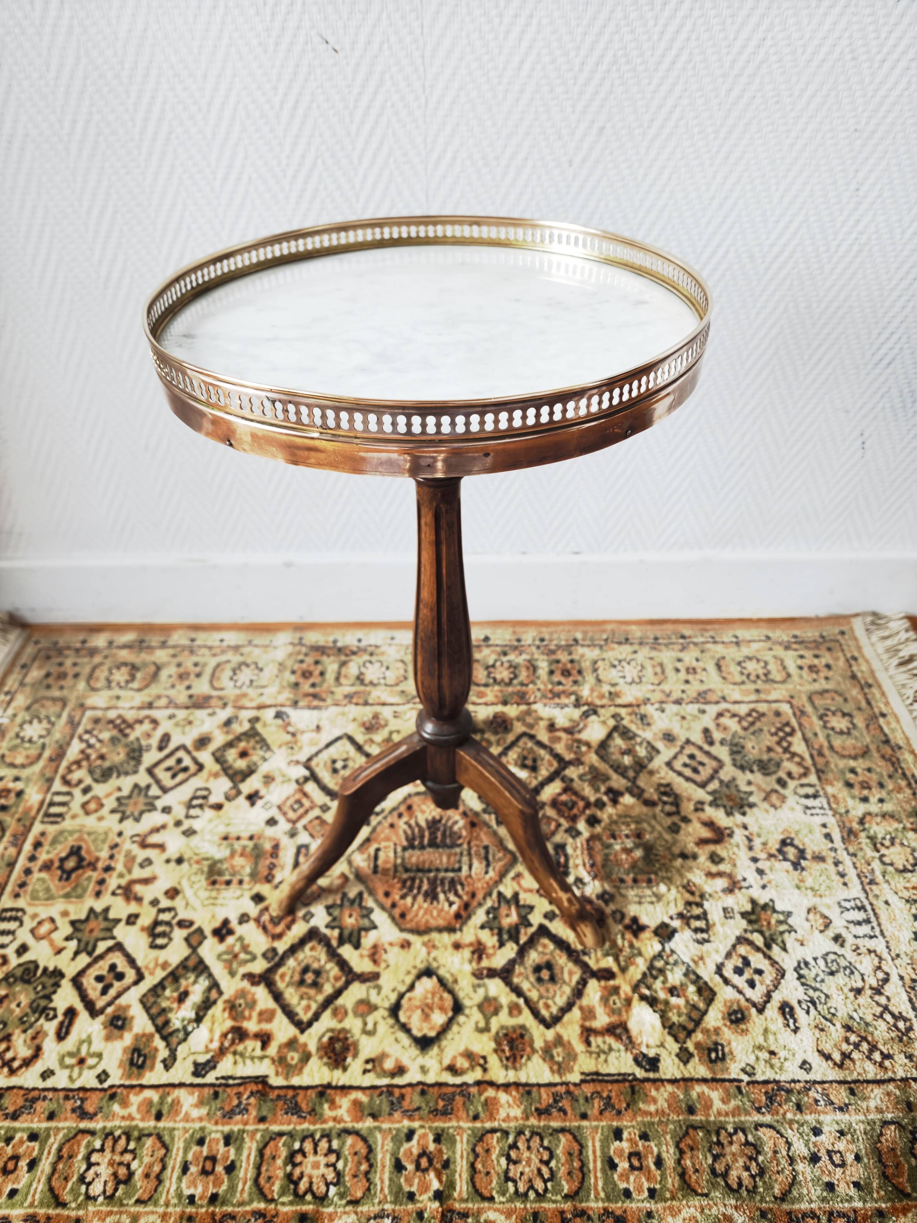 Guéridon tripode style Louis XVI marbre blanc et laiton