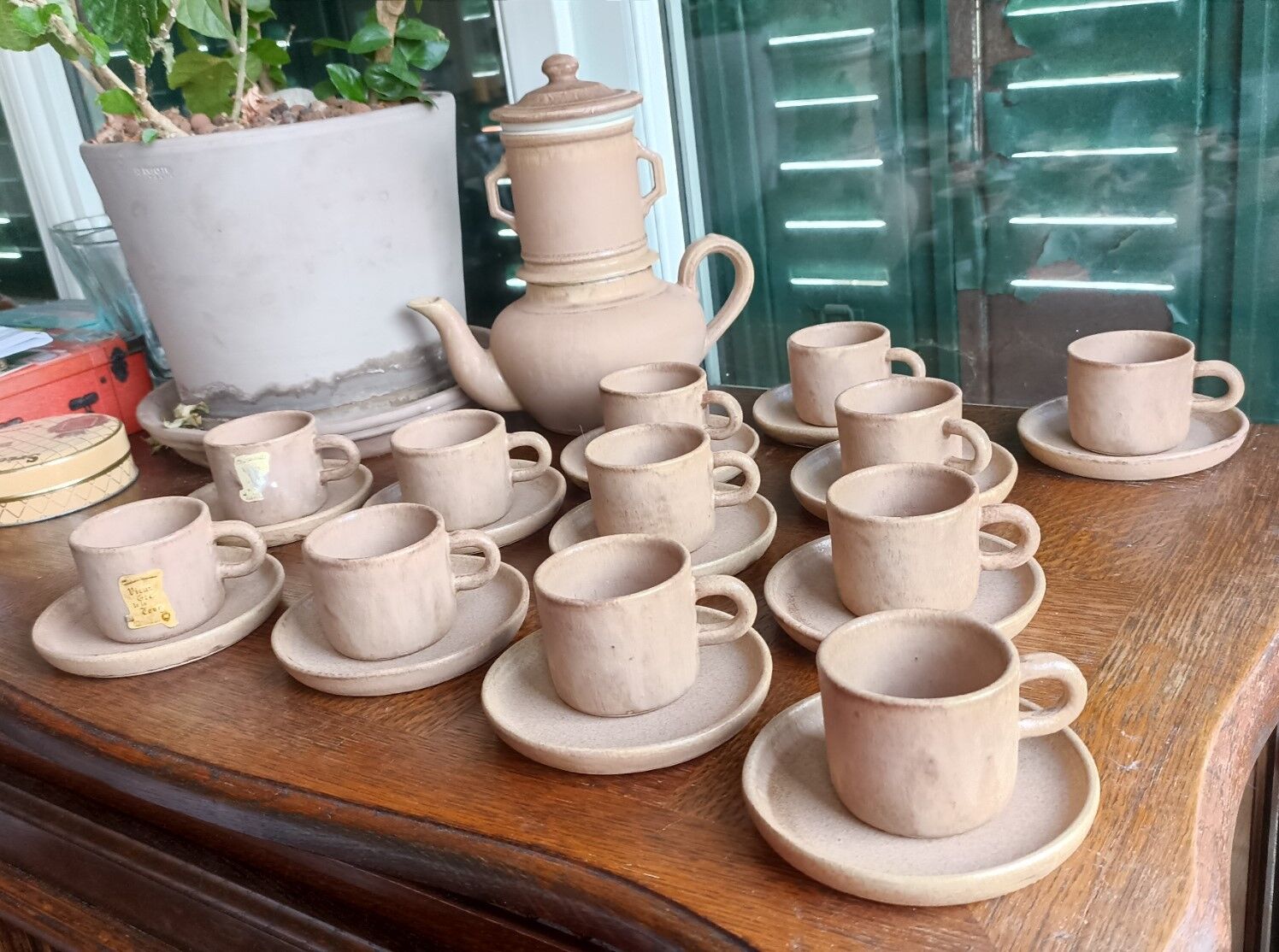 12-cup service with saucers and a pourer - Vieux grès de la Tour