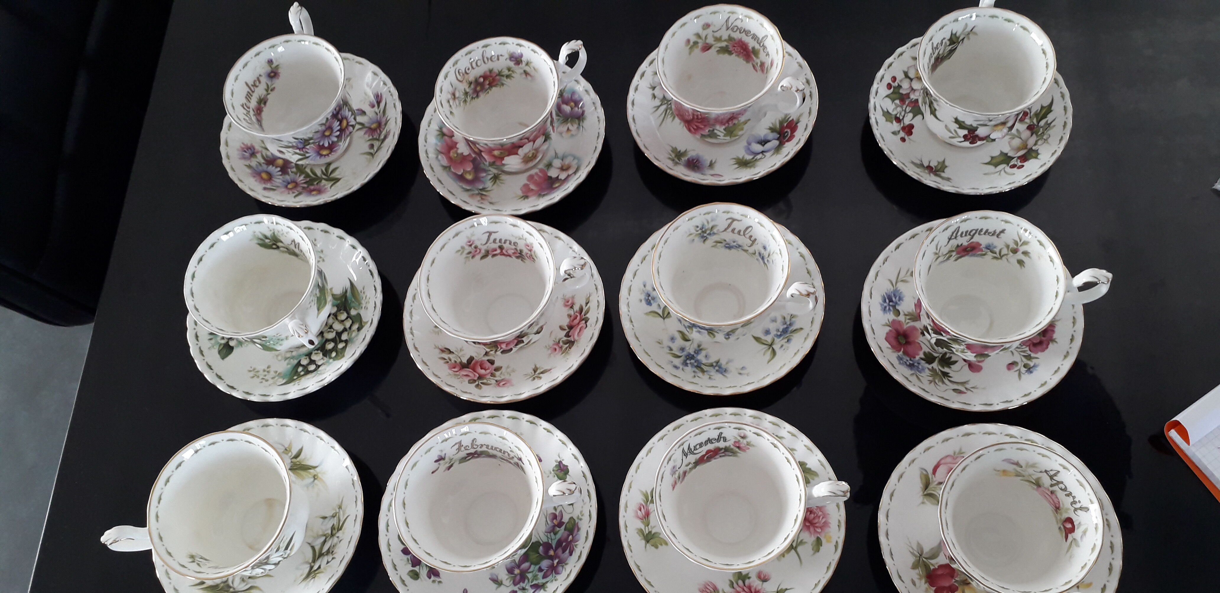 12 Royal Albert cups and saucers
