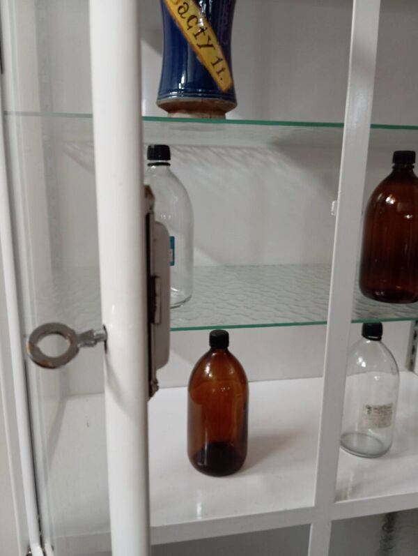 armoire médecine / pharmacie