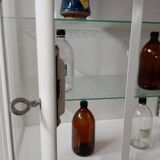 medicine cabinet / pharmacy