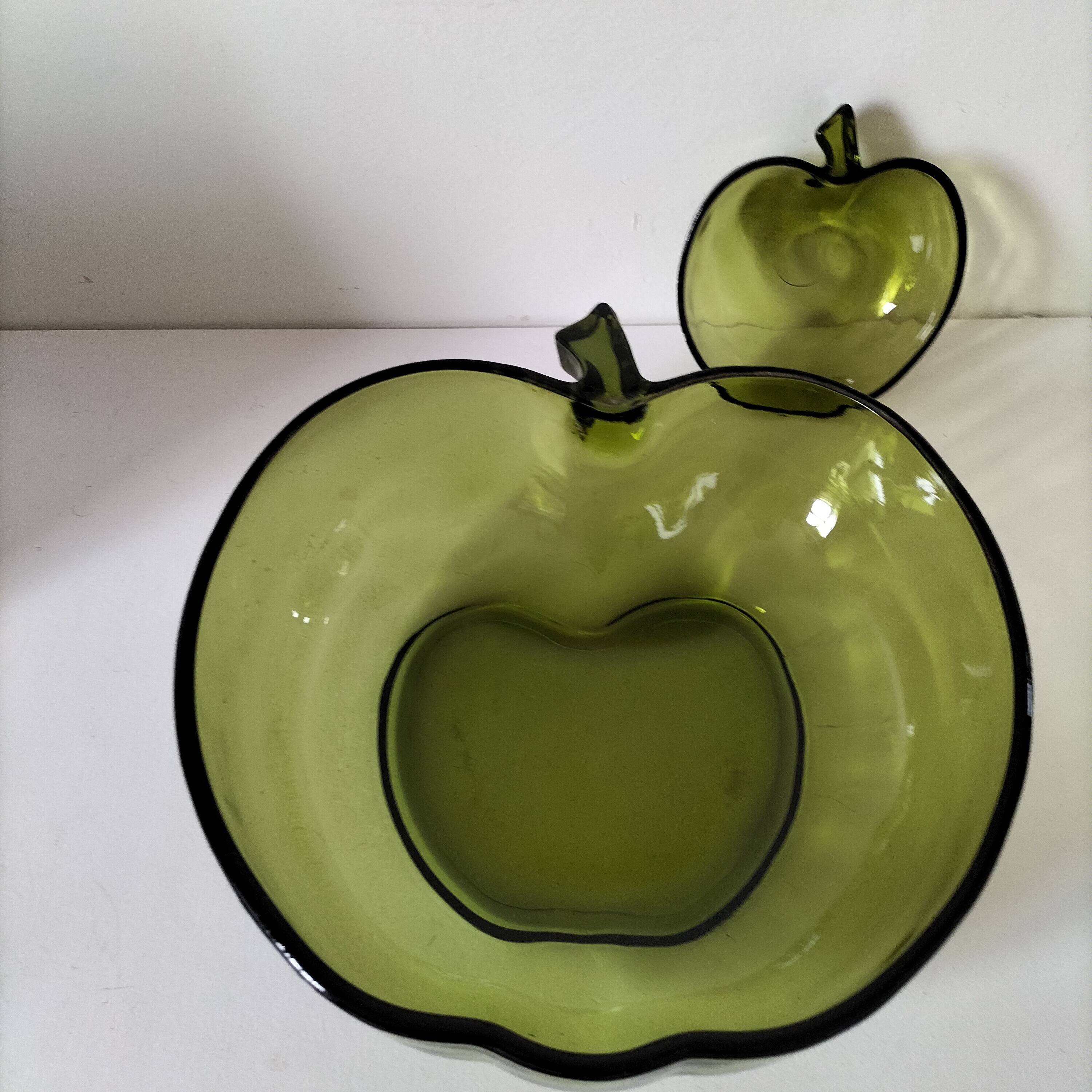 Fruit bowl + apple-shaped glass bowl