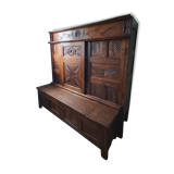 Breton enclosed bed and its chest