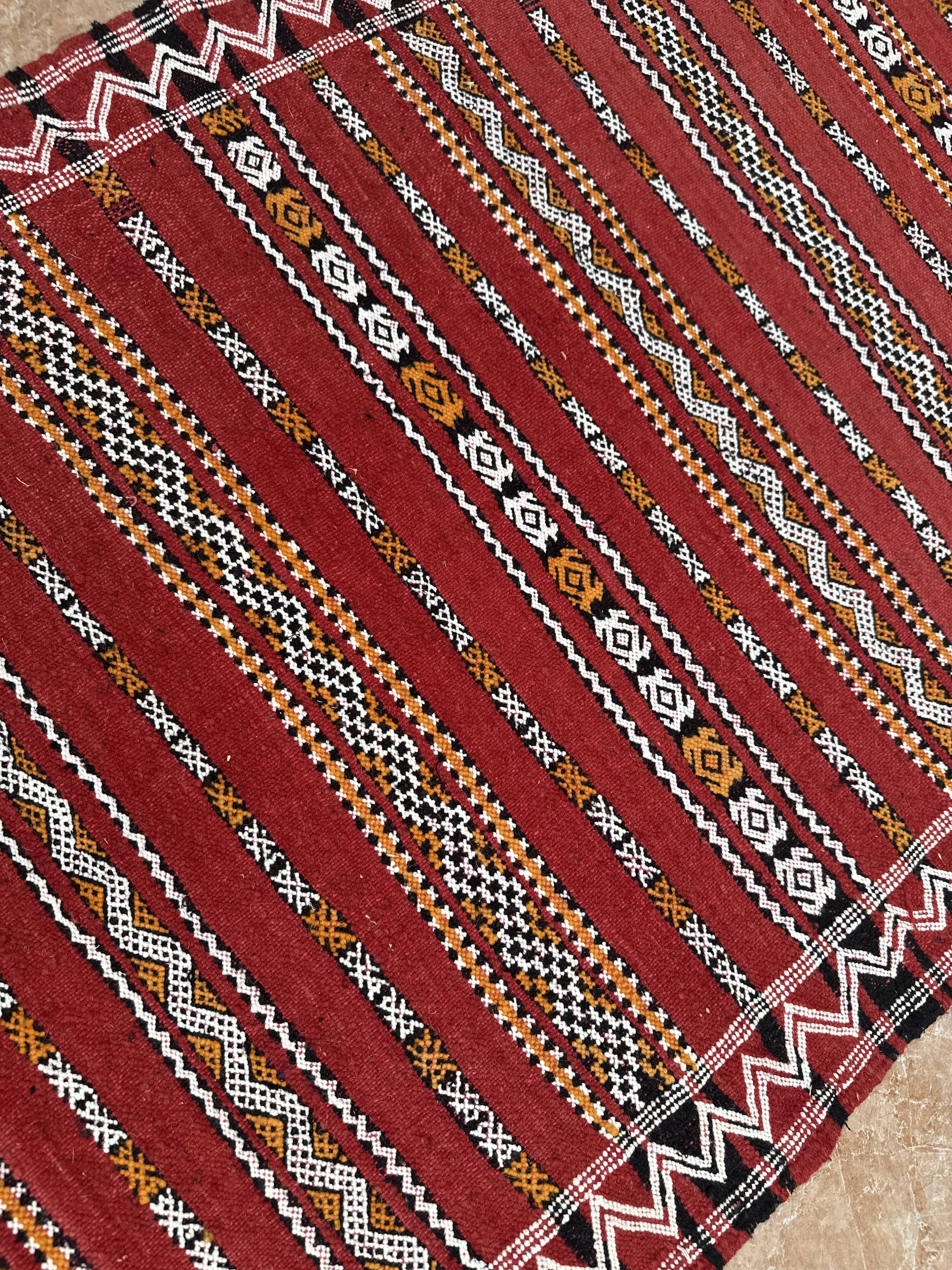 Moroccan Berber rug handwoven 100% organic wool from