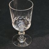 8 anciens verres a vin en cristal de baccarat taillé gravure 10742