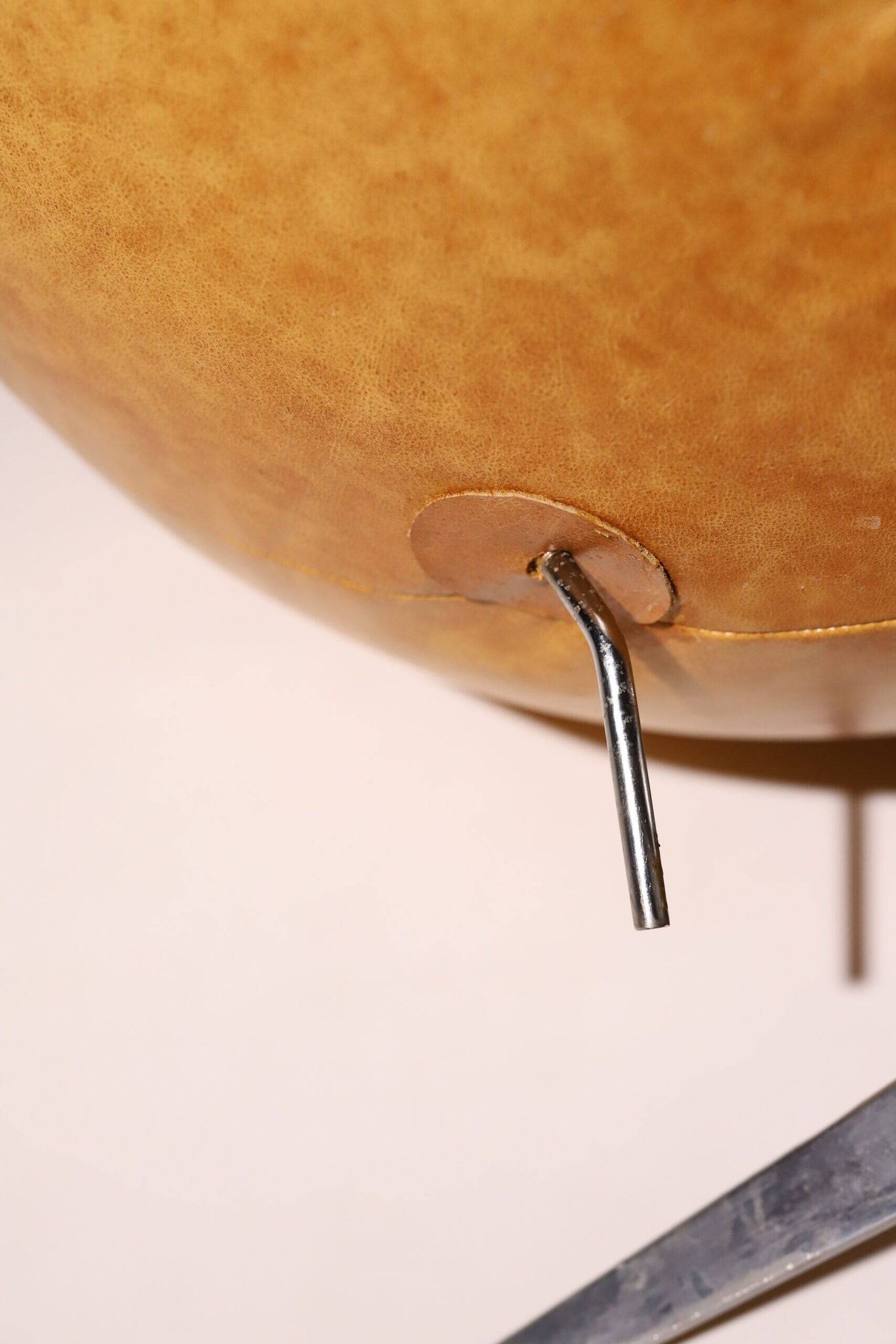 Chaise œuf modèle 3316 en cuir moderne Arne Jacobsen années 1990 Danemark