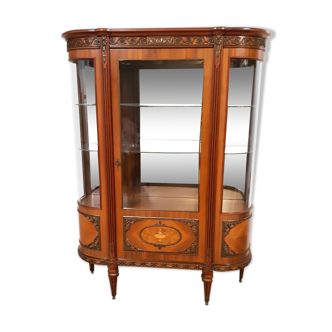 Vitrine de style Louis XVI ,réalisation XXèm ,signée ébénisterie JP Ehalt de très belle qualité .