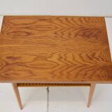 Table d'appoint du milieu du siècle de Drevopodnik Holesov, années 1960.