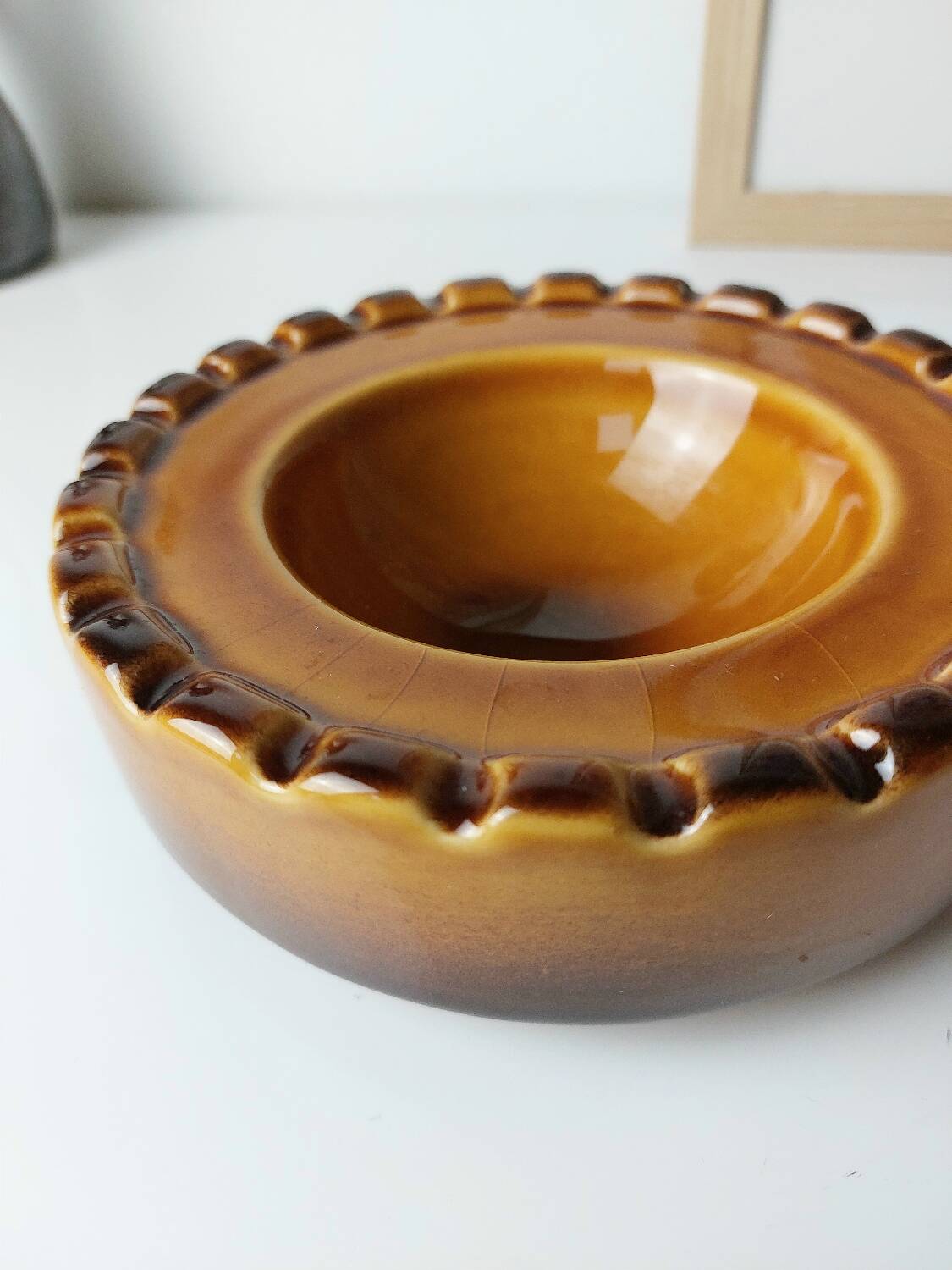 Cendrier céramique ambré années 60