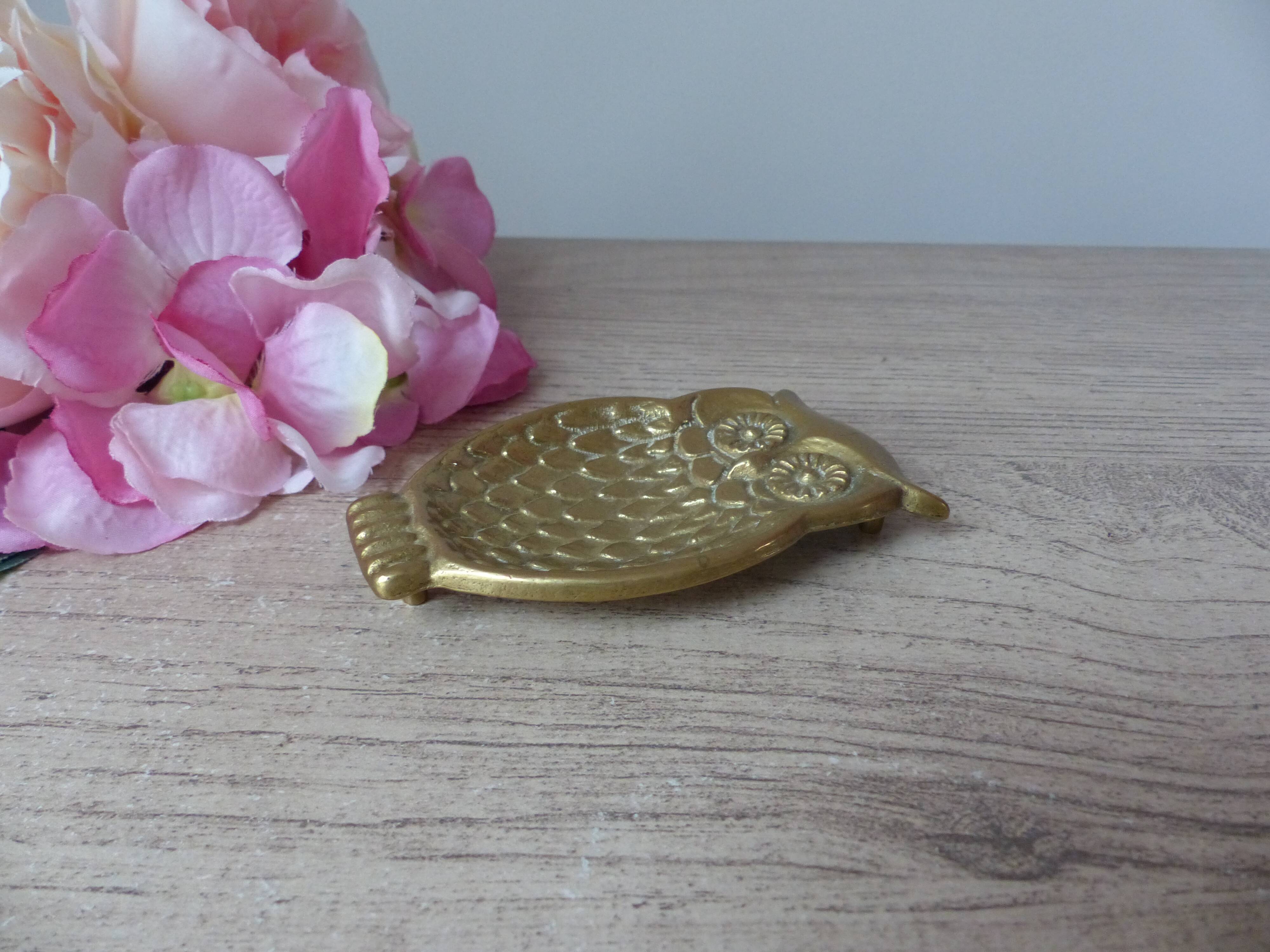 Small carved brass owl ashtray, owl pocket ashtray