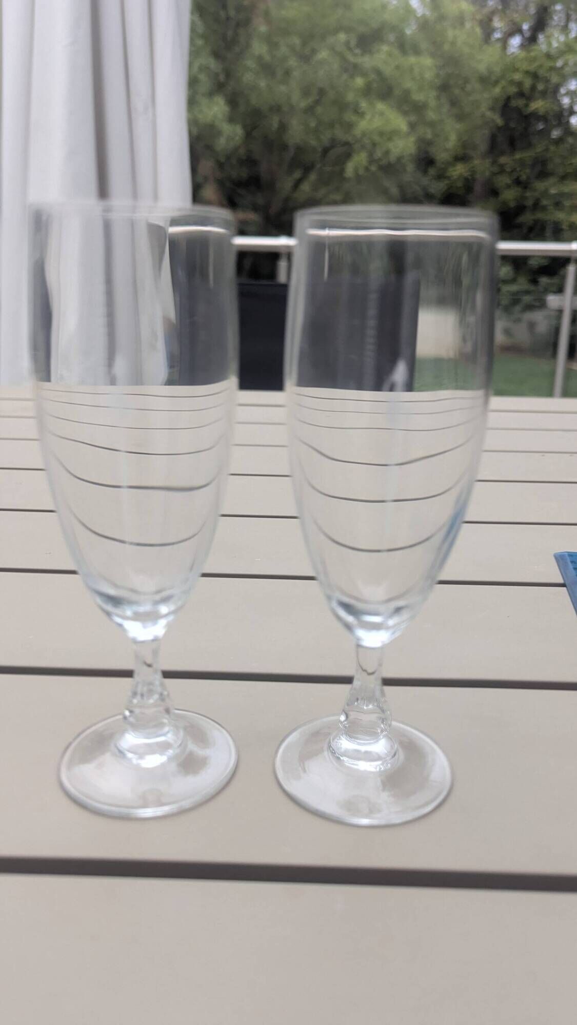 Lot de 2 flûtes à champagne / verres à dégustation gravés