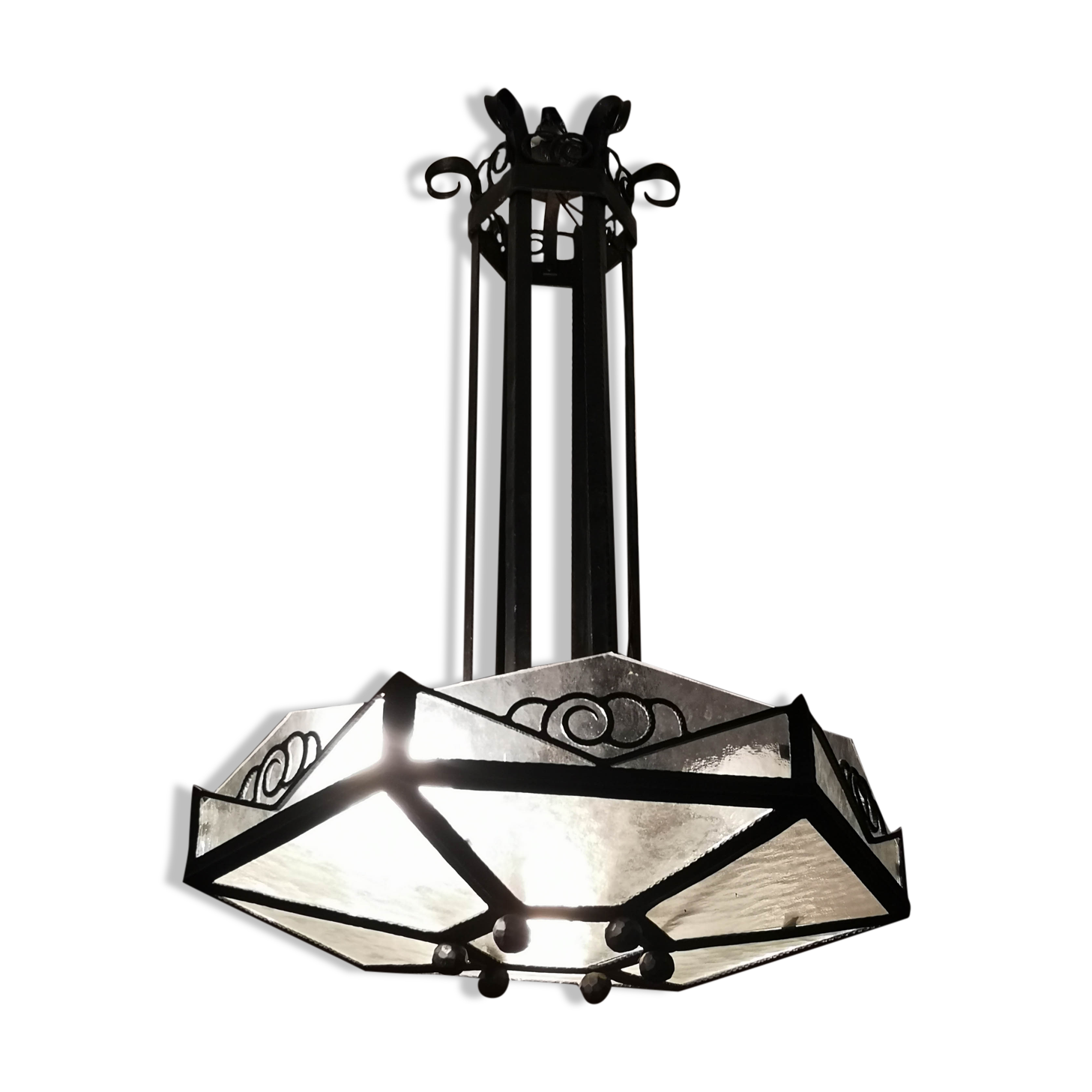 Lustre de style art déco en fer forgé et verre 1930