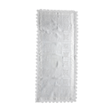 Centre de table brodé, entouré de dentelle du puy