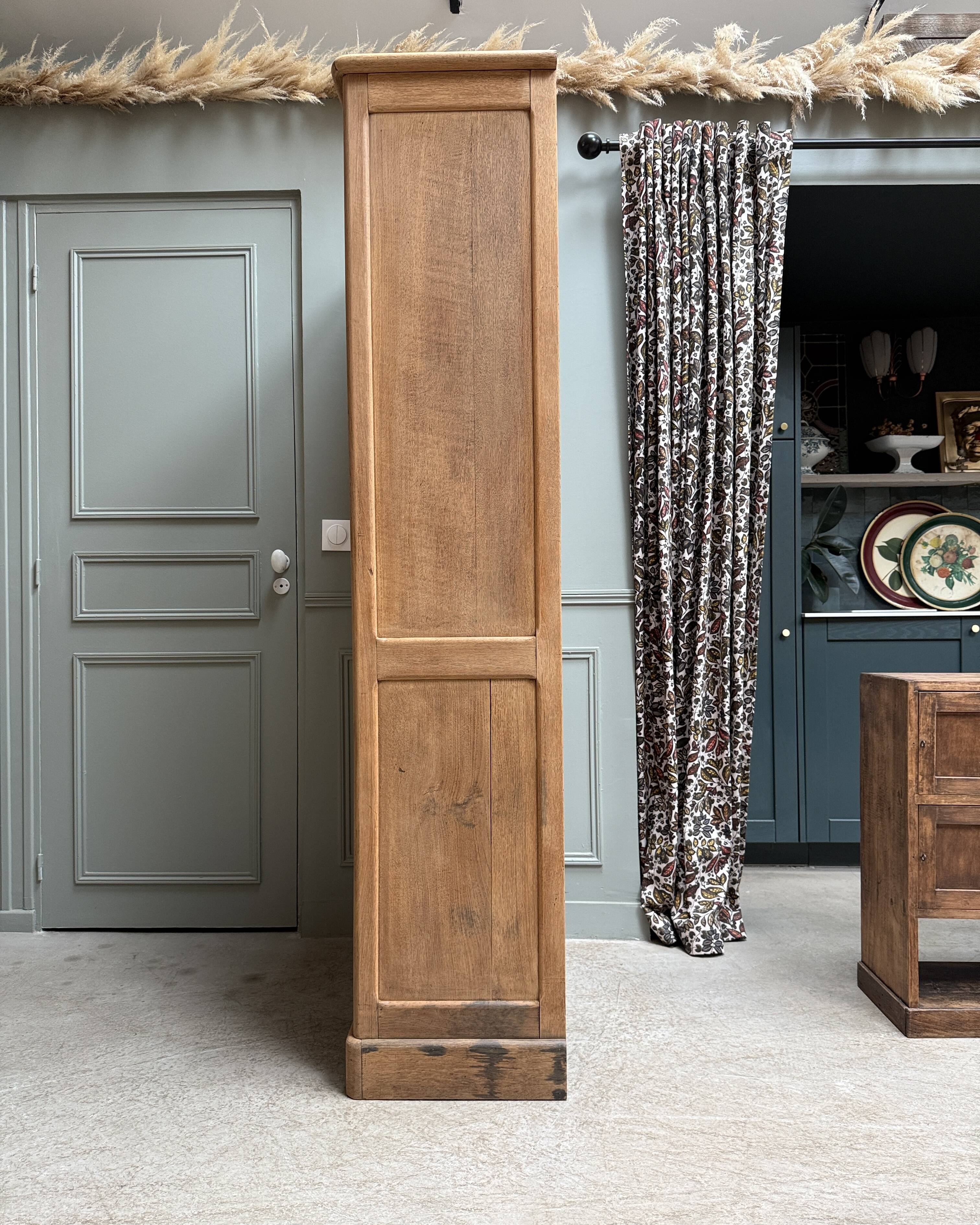 Large oak bonnetière (renovated)