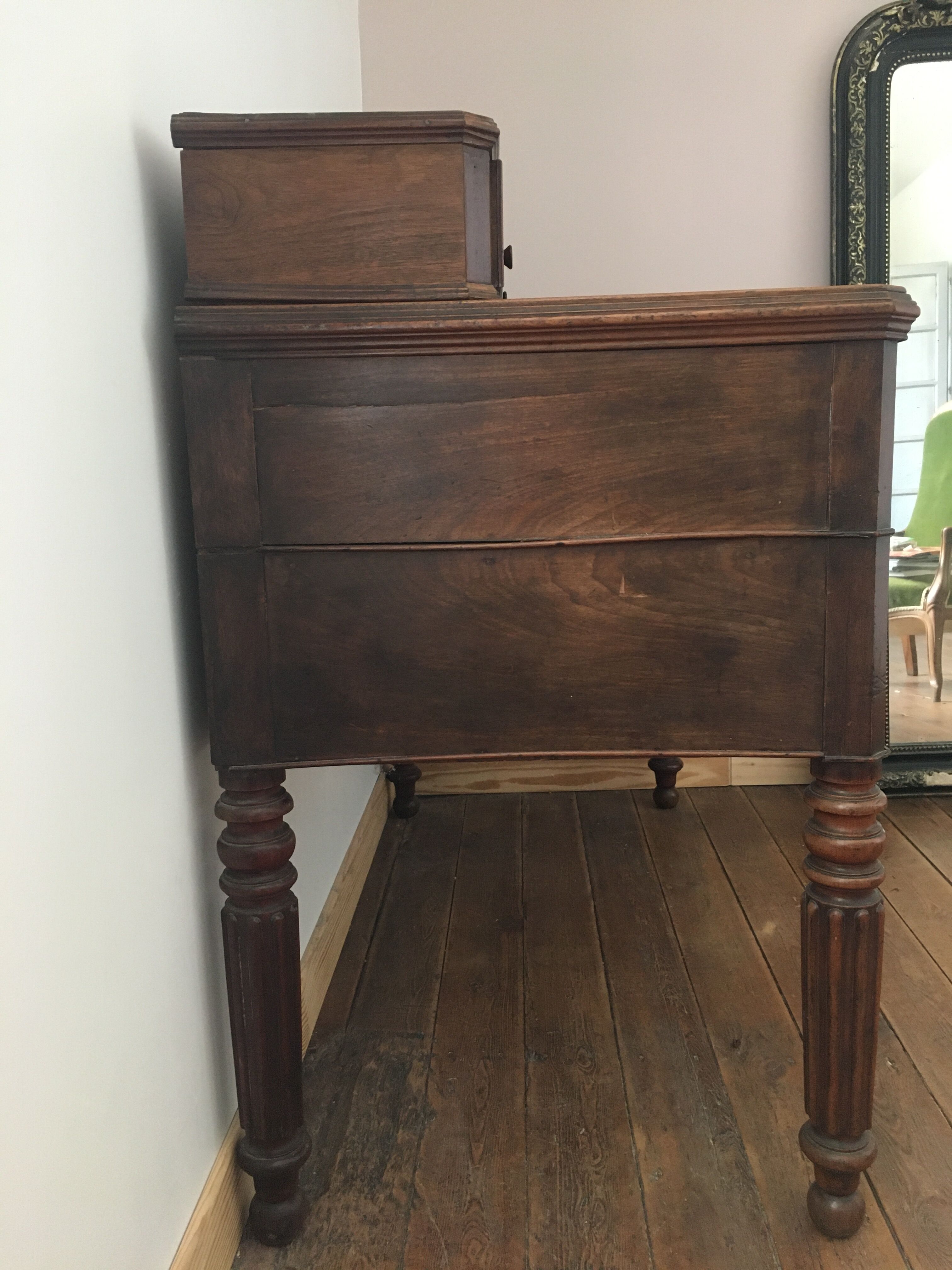 Desk in walnut XlX