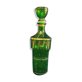 Bouteille en verre vert et dorure style Louis