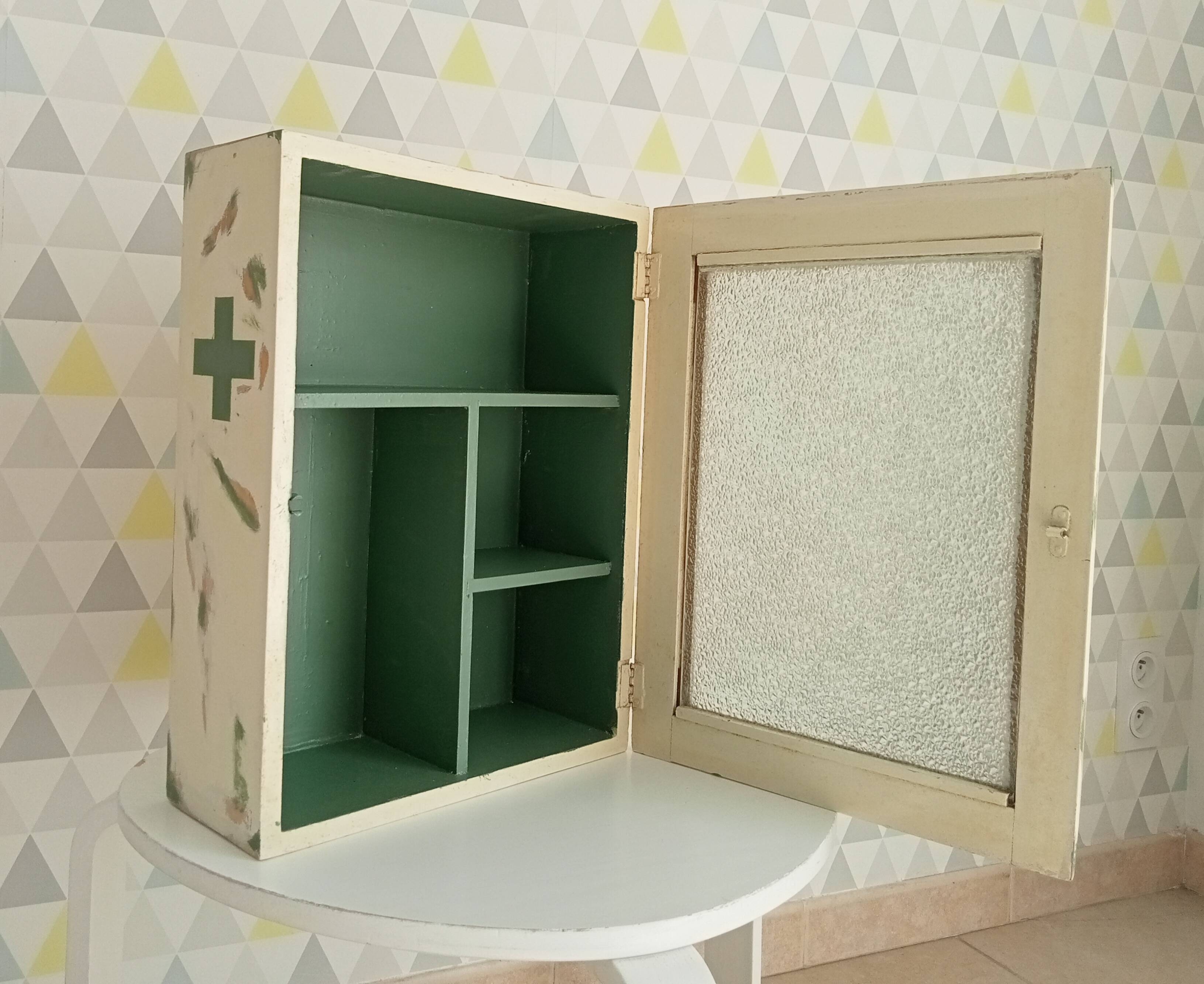 Vintage medicine cabinet 50s/60s