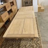 Solid oak farmhouse table with 2 central extensions