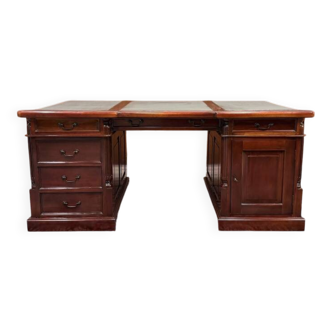 Classic English Chesterfield Partnerdesk Desk