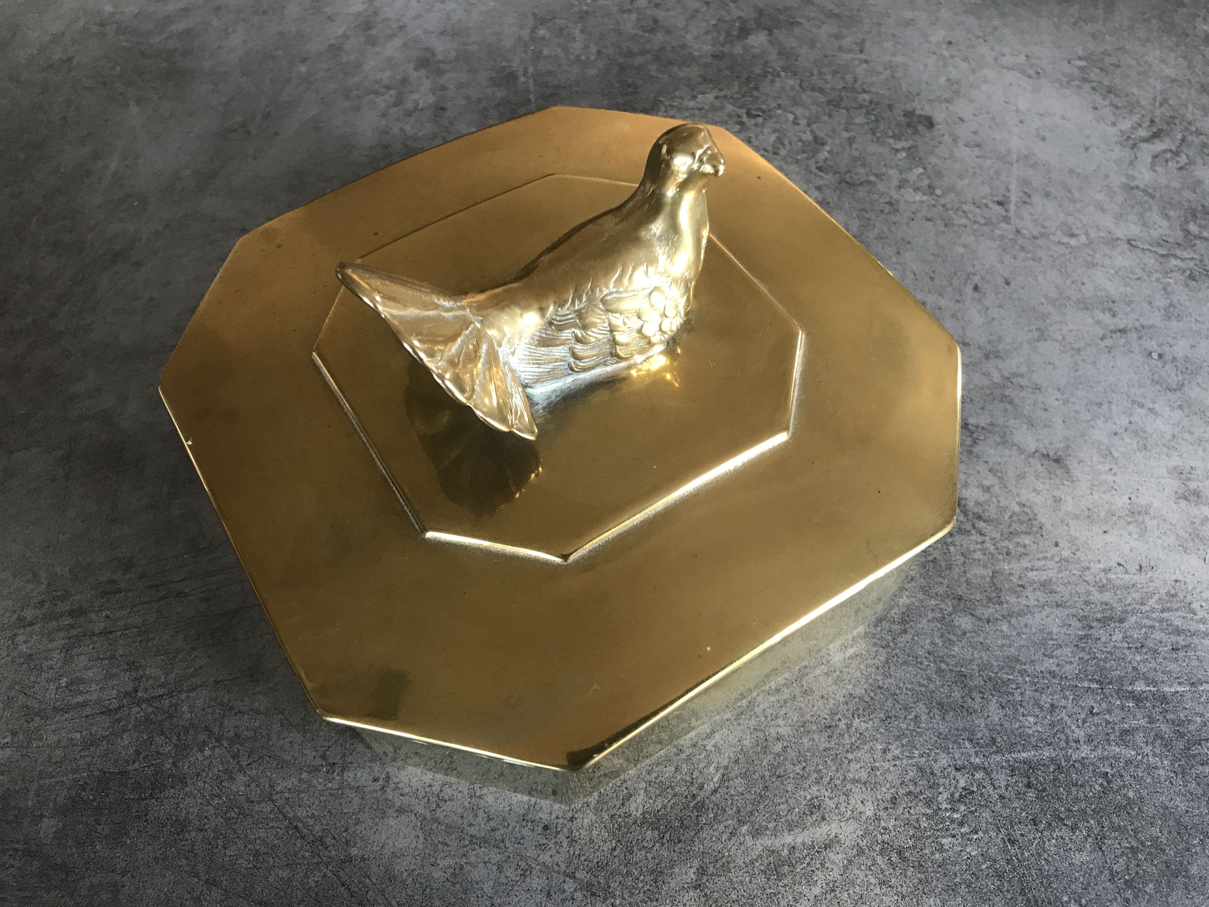 Box in solid brass octagon shape bird decoration 14,8cm