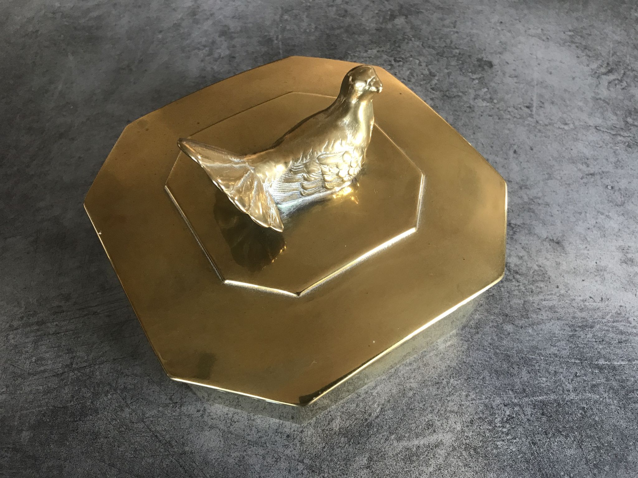 Boîte coffret vintage en laiton massif forme octogone décoration d’oiseau 14,8cm