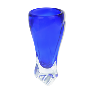 Vase en verre conçu