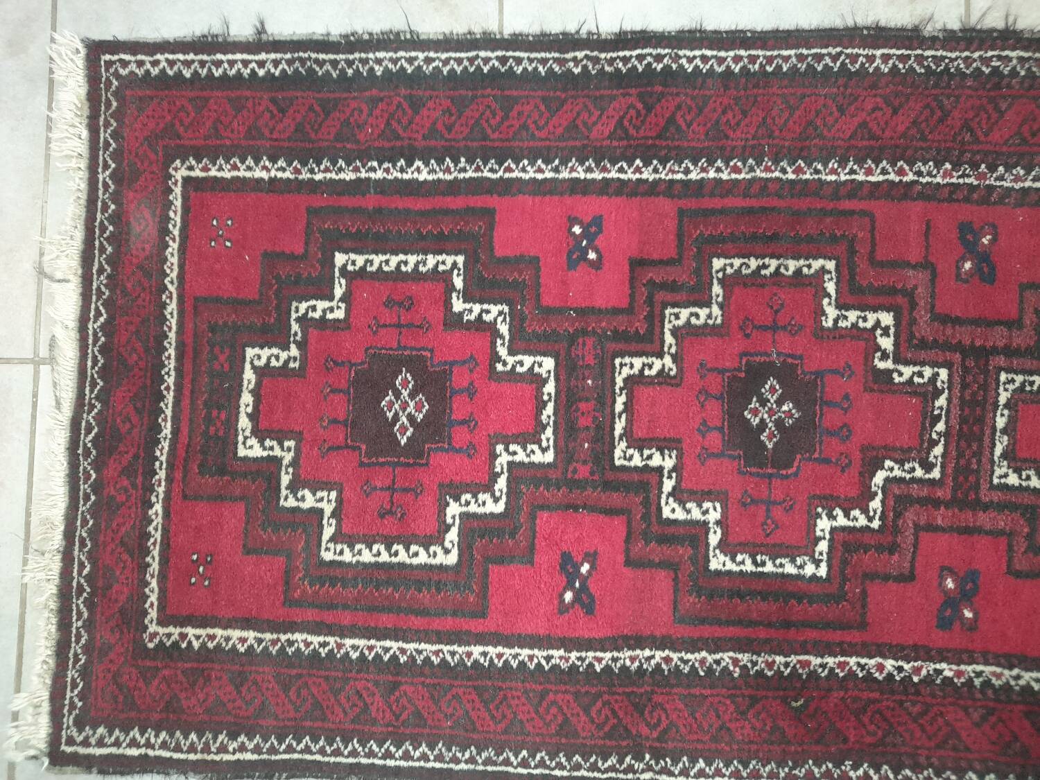 Kazak carpet with a geometric medallion design – Late 20th century 136 x 72 cm