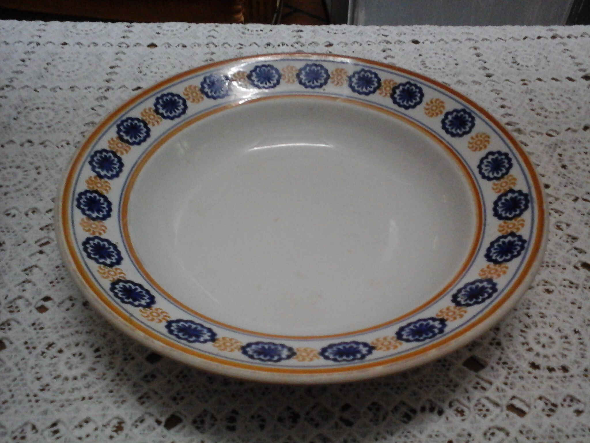 Hollow dish St Amand