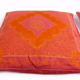 Set of 4 embroidered cushions in coral and pink – 44x44 cm – identical on both sides.