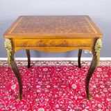 Table française de style Louis XV avec supports en bronze