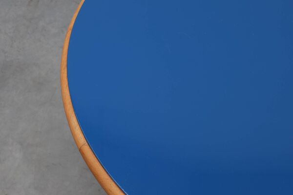 Table basse ronde à plateau bleu et pied tulipe, France vers 1960