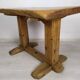 Table extérieur brutaliste