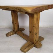 Table extérieur brutaliste