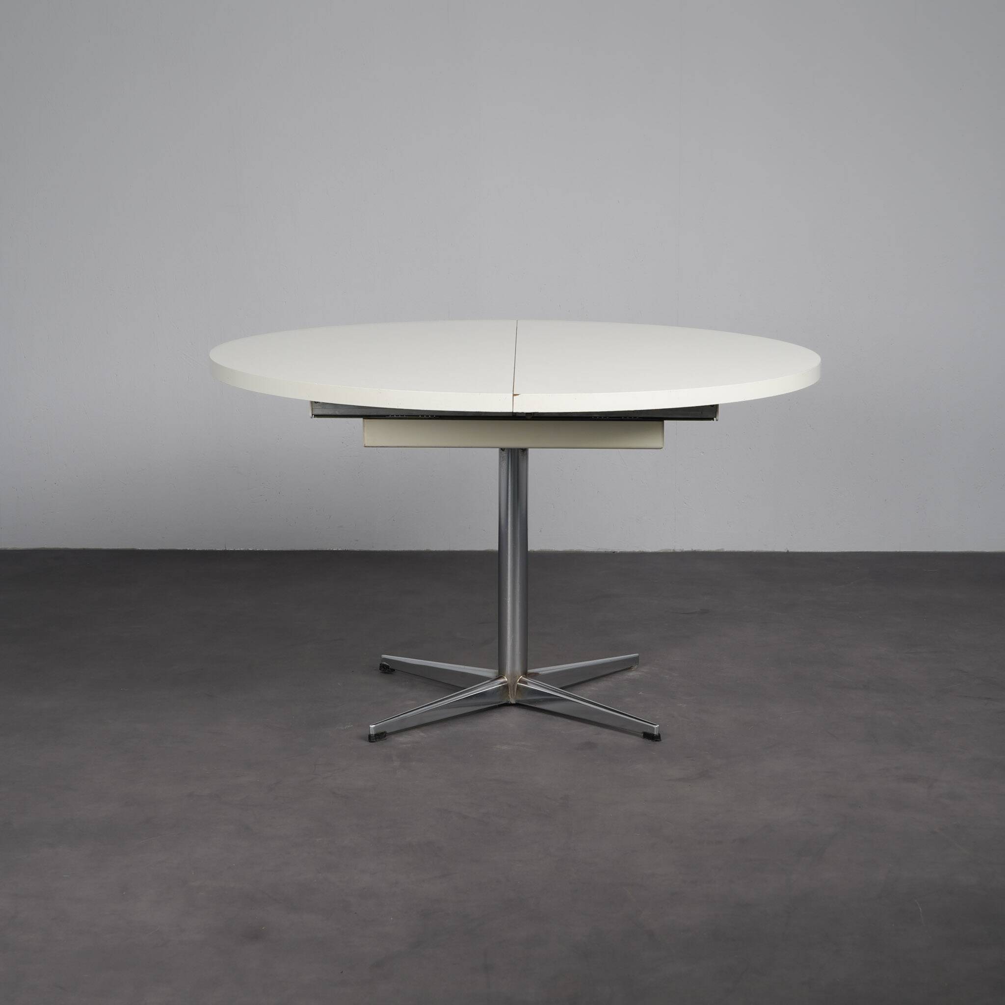 Table à manger ronde extensible par Pastoe, Pays-Bas, années 1970