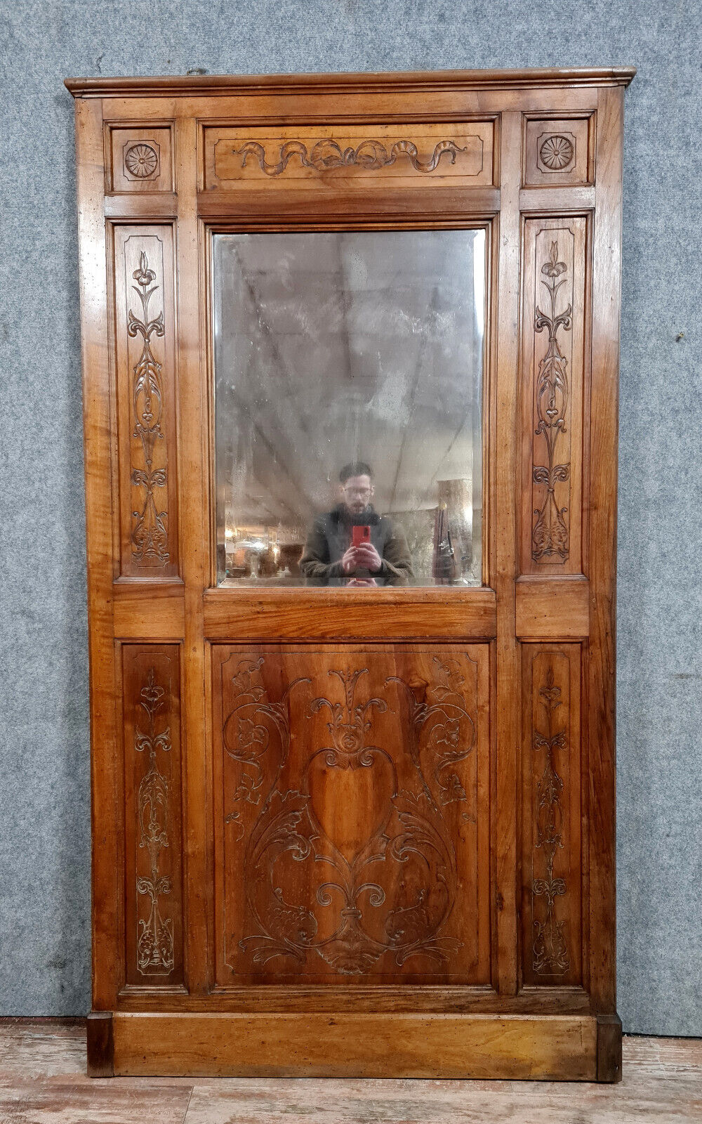 Renaissance style woodwork mirror in walnut circa 1850
