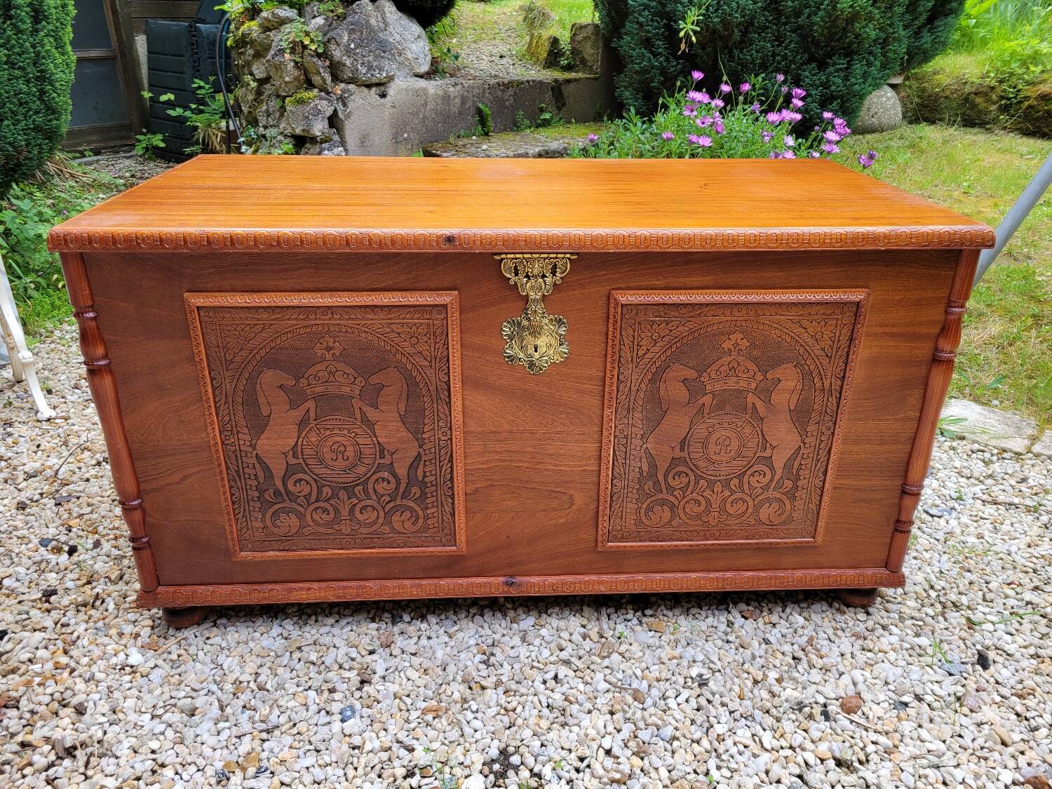 Portuguese chest in solid mahogany
