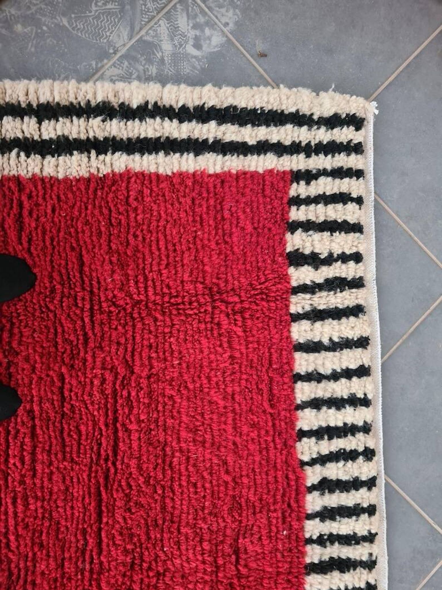 Tapis en laine naturel traditionnelle à motifs colorés taille 2/3 m