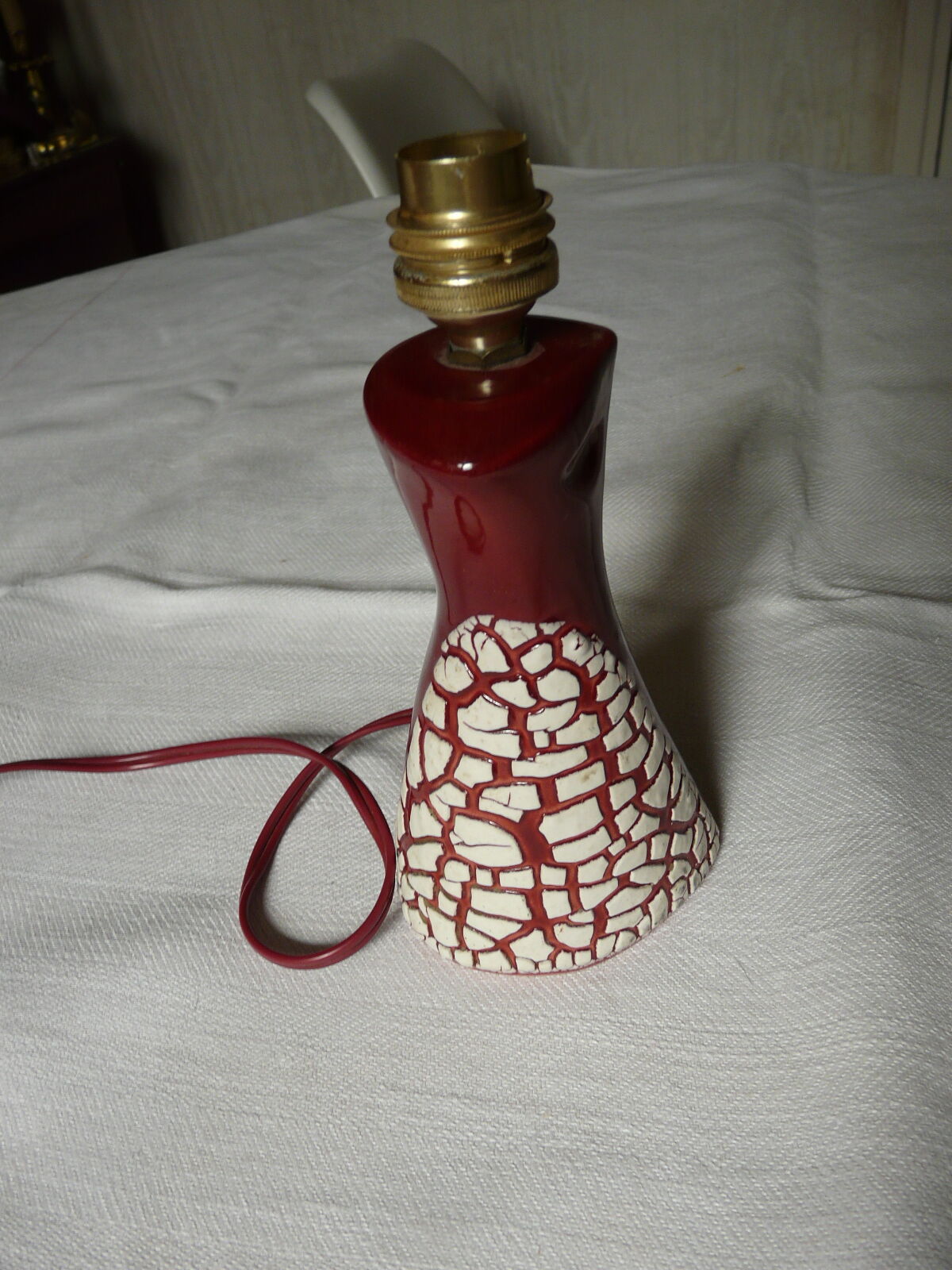 Red ceramic lamp foot with cracked effect