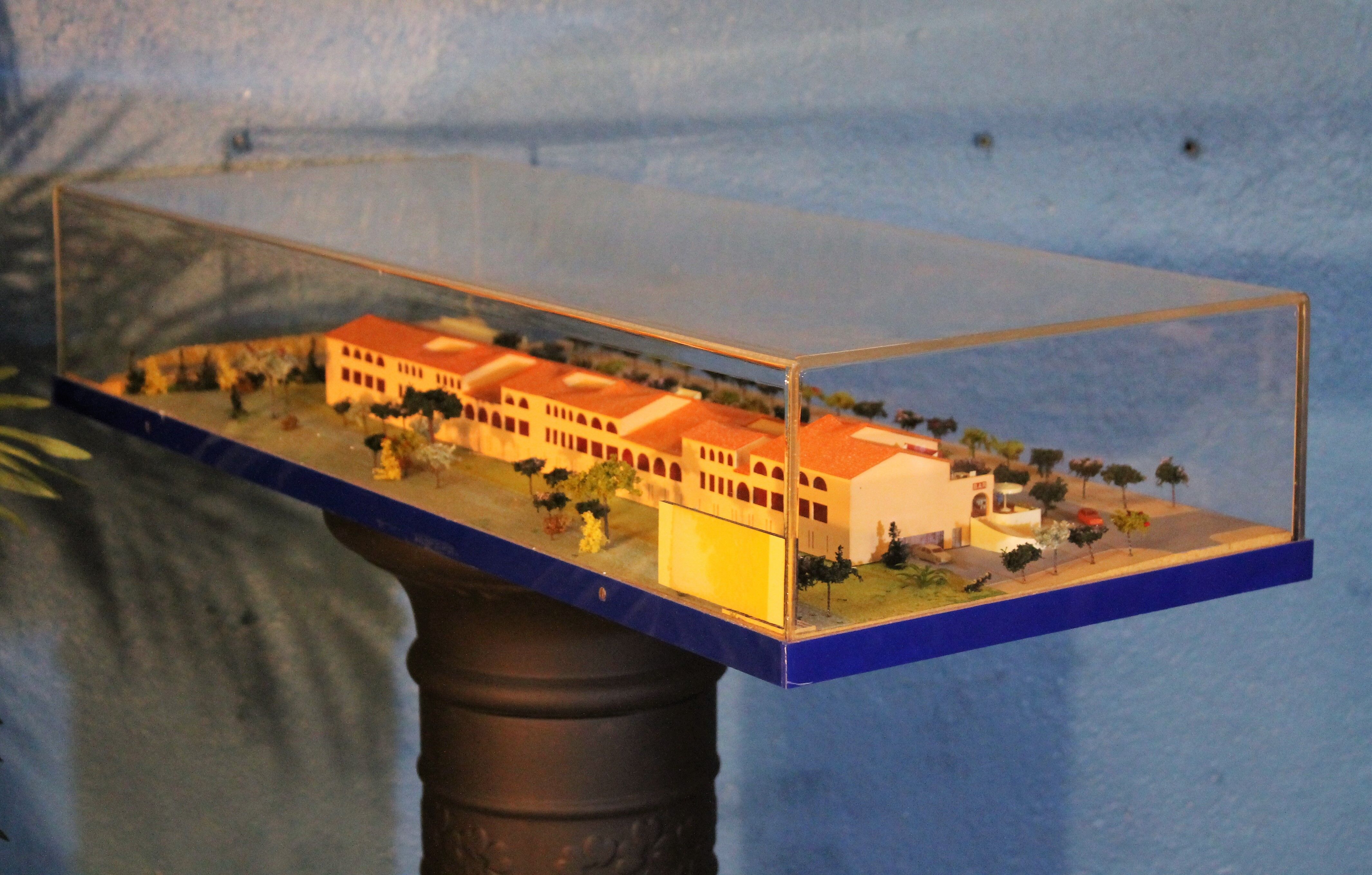 Model architect, 1980s