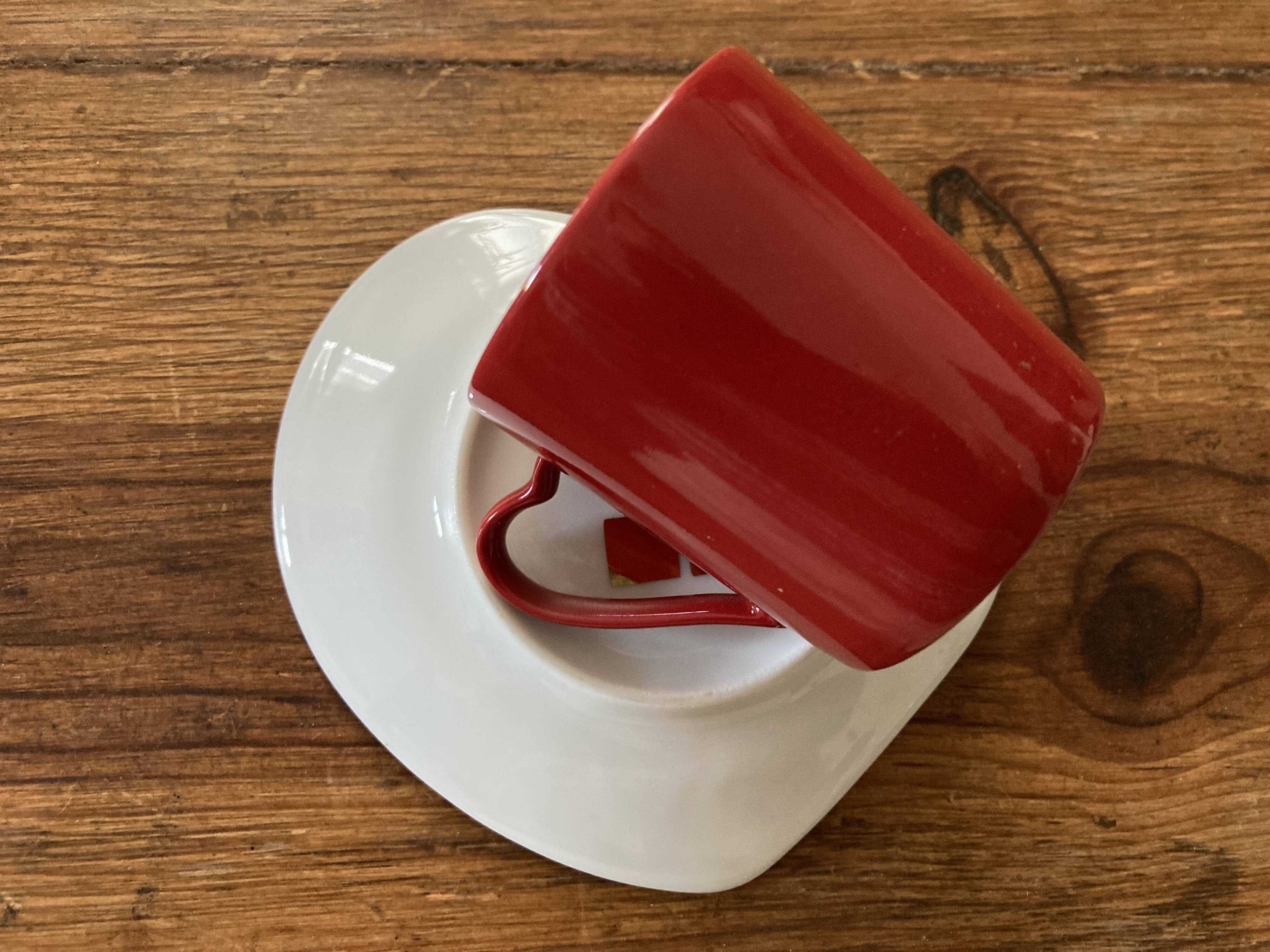Coffee cups/saucers