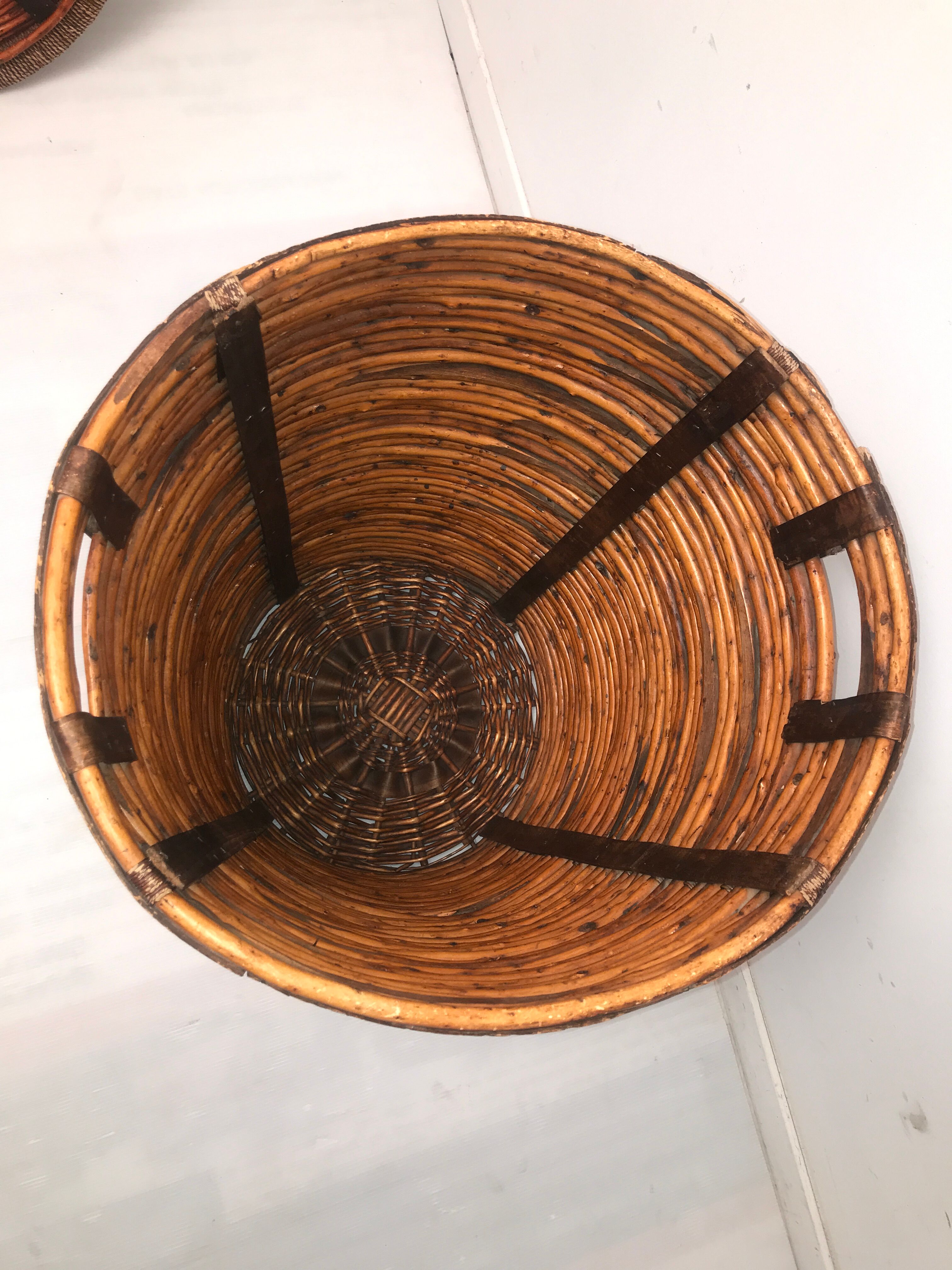 Vintage high-capacity rattan linen basket